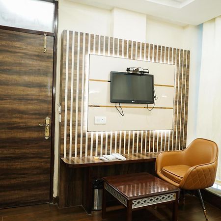 Hotel Batra Home Nizamuddin ニューデリー エクステリア 写真