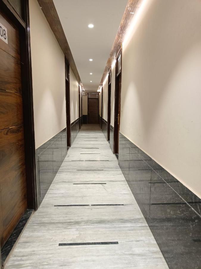 Hotel Batra Home Nizamuddin ニューデリー エクステリア 写真