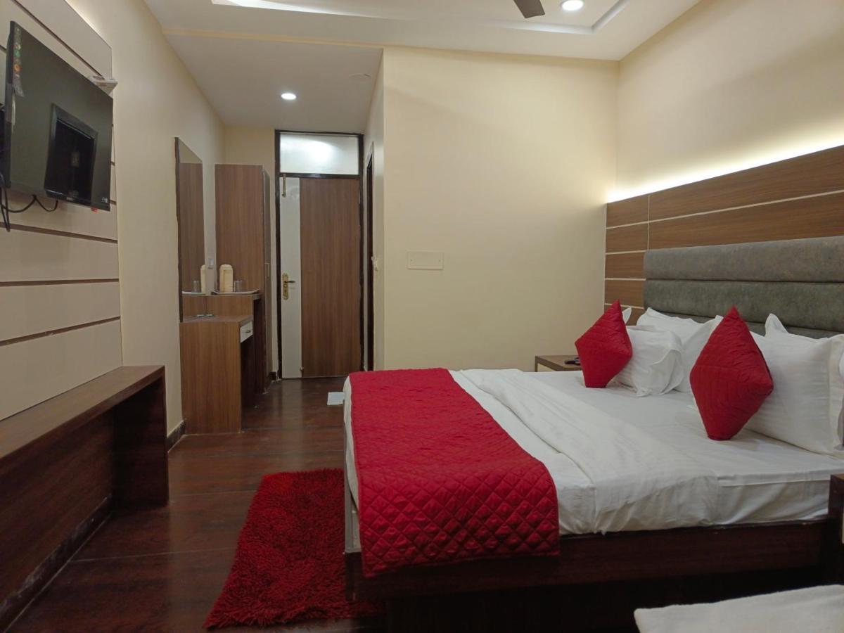Hotel Batra Home Nizamuddin ニューデリー エクステリア 写真