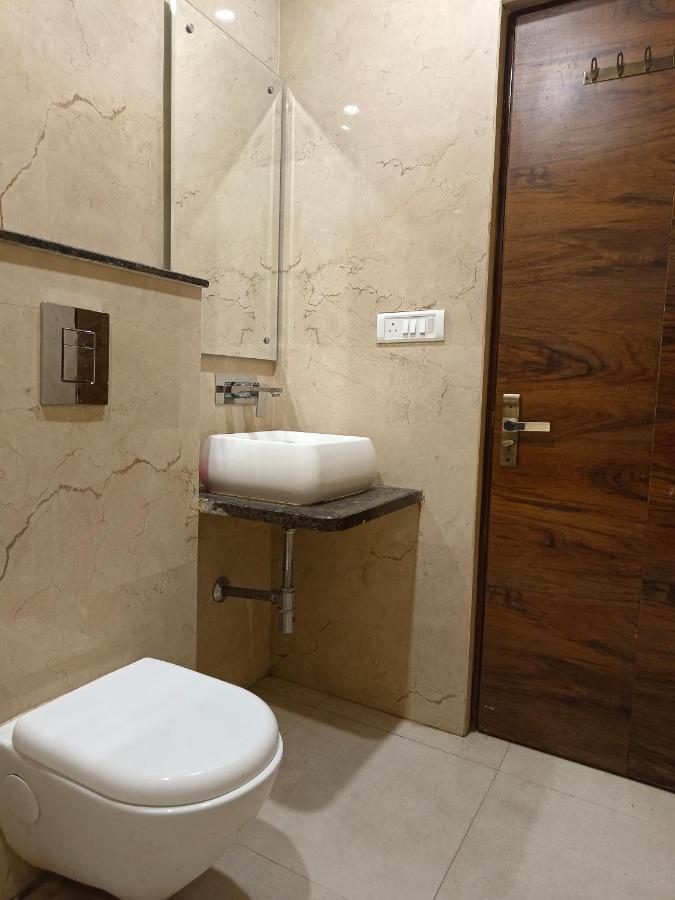 Hotel Batra Home Nizamuddin ニューデリー エクステリア 写真