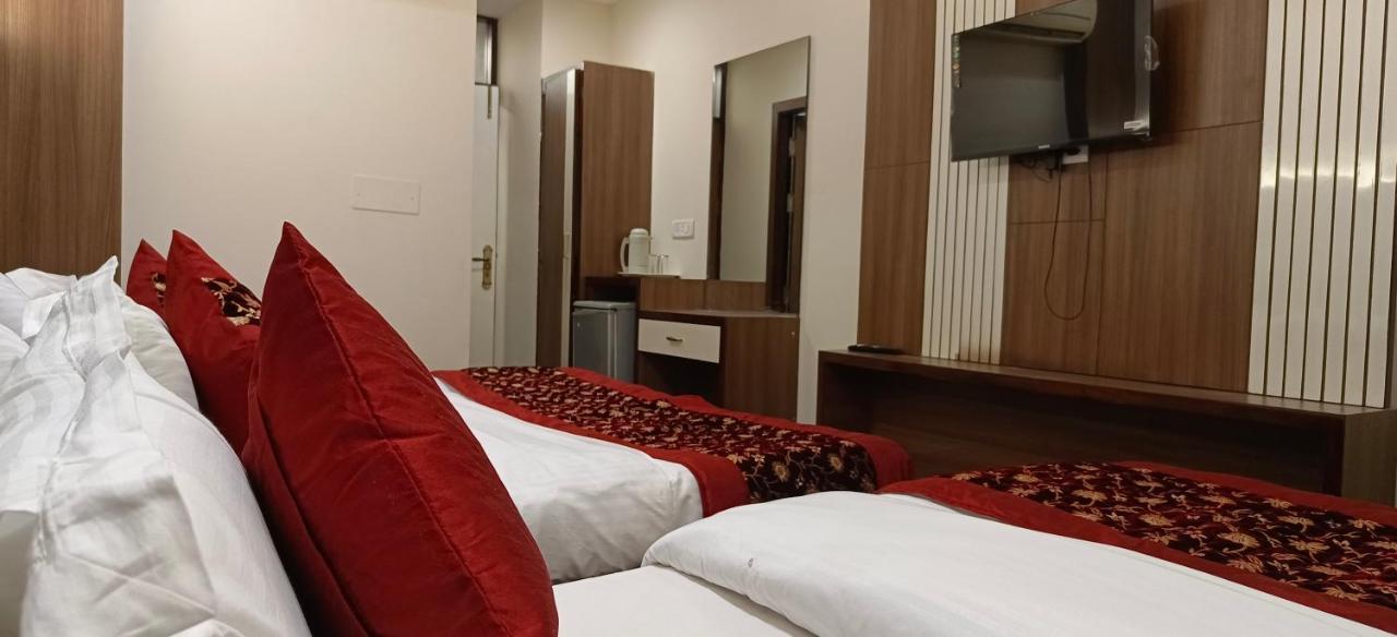 Hotel Batra Home Nizamuddin ニューデリー エクステリア 写真