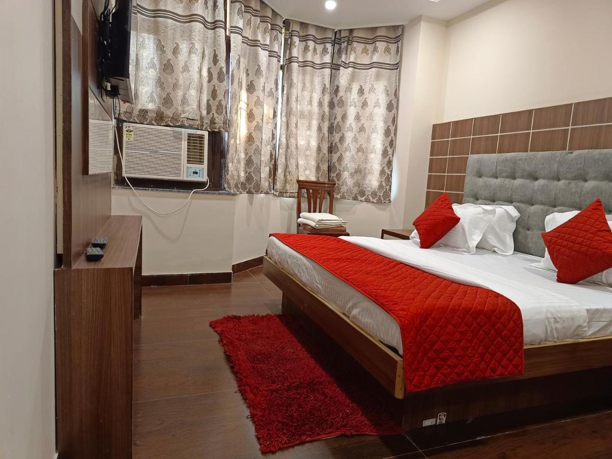 Hotel Batra Home Nizamuddin ニューデリー エクステリア 写真