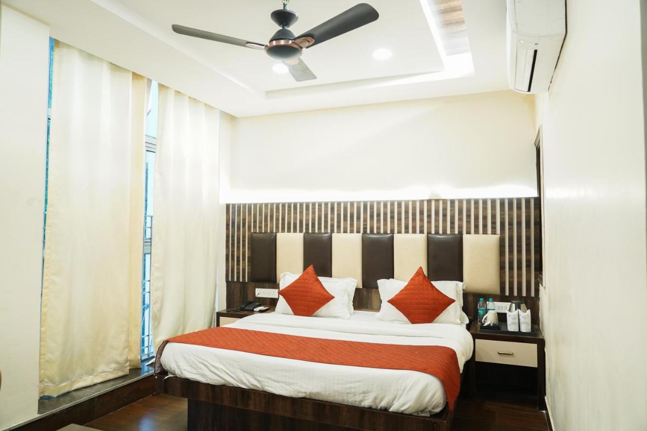 Hotel Batra Home Nizamuddin ニューデリー エクステリア 写真