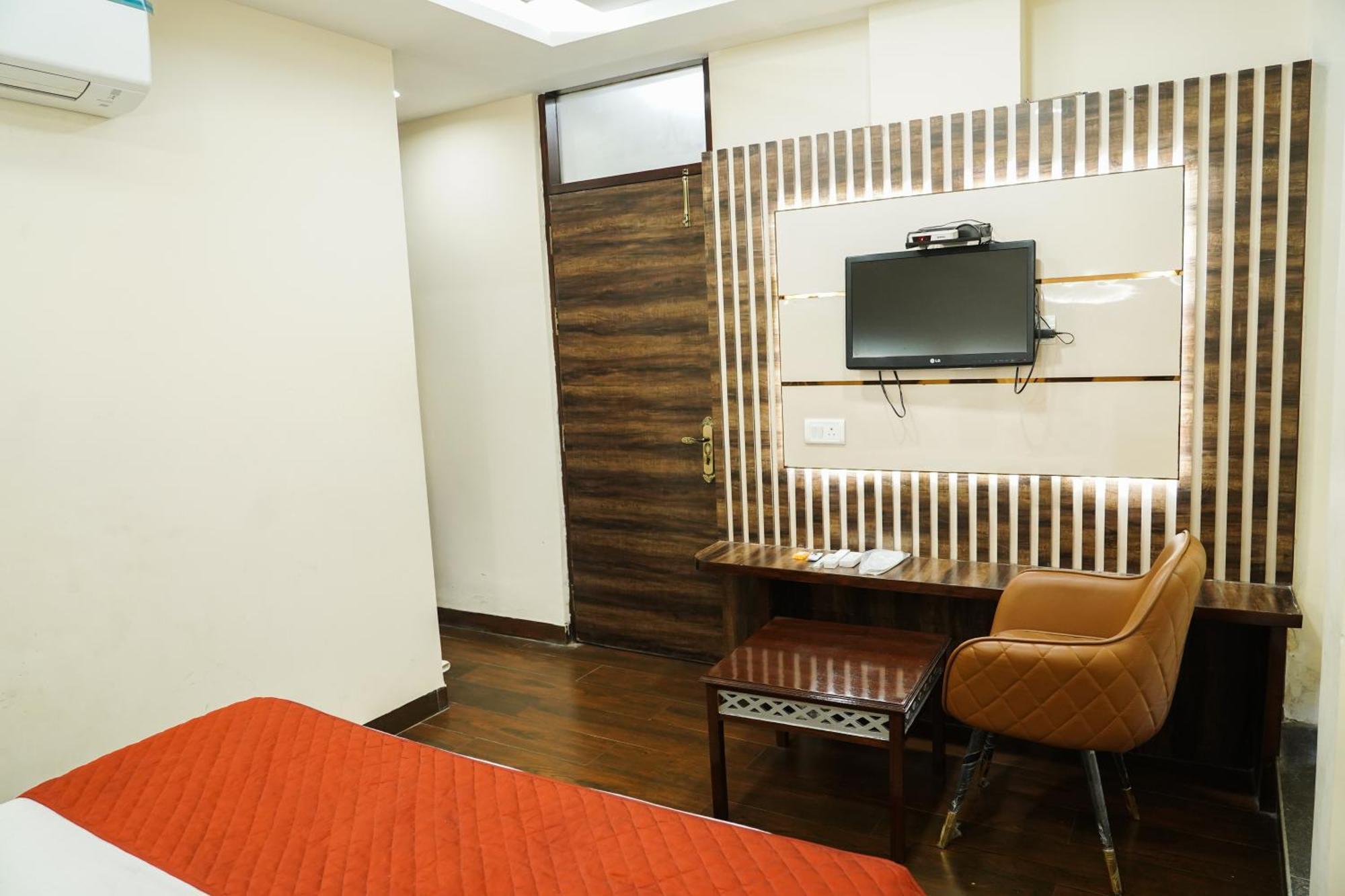 Hotel Batra Home Nizamuddin ニューデリー エクステリア 写真