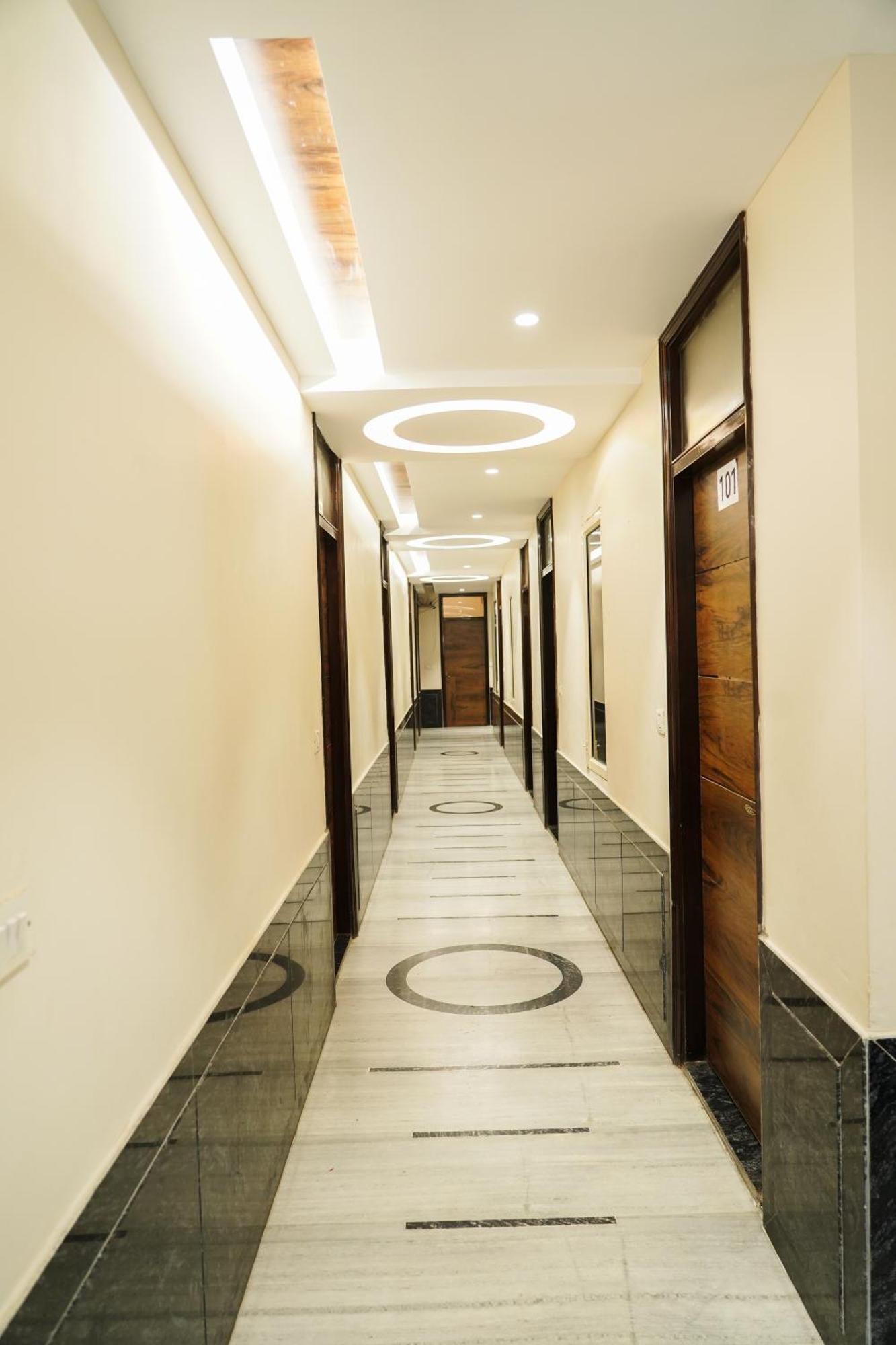 Hotel Batra Home Nizamuddin ニューデリー エクステリア 写真