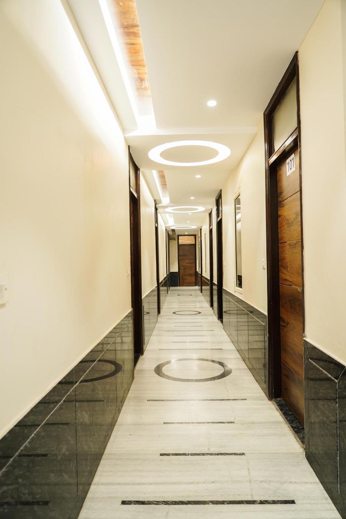 Hotel Batra Home Nizamuddin ニューデリー エクステリア 写真
