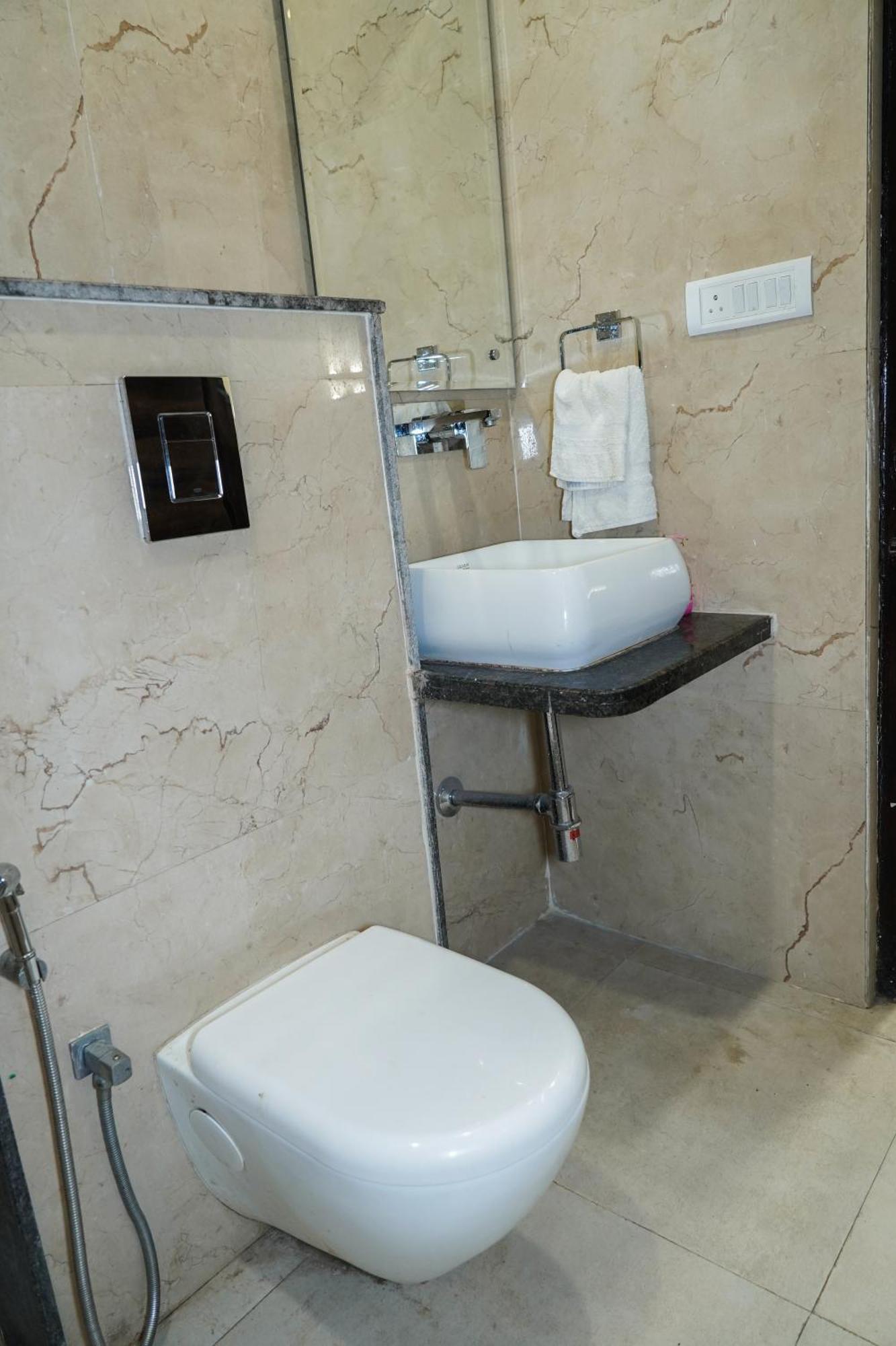 Hotel Batra Home Nizamuddin ニューデリー エクステリア 写真