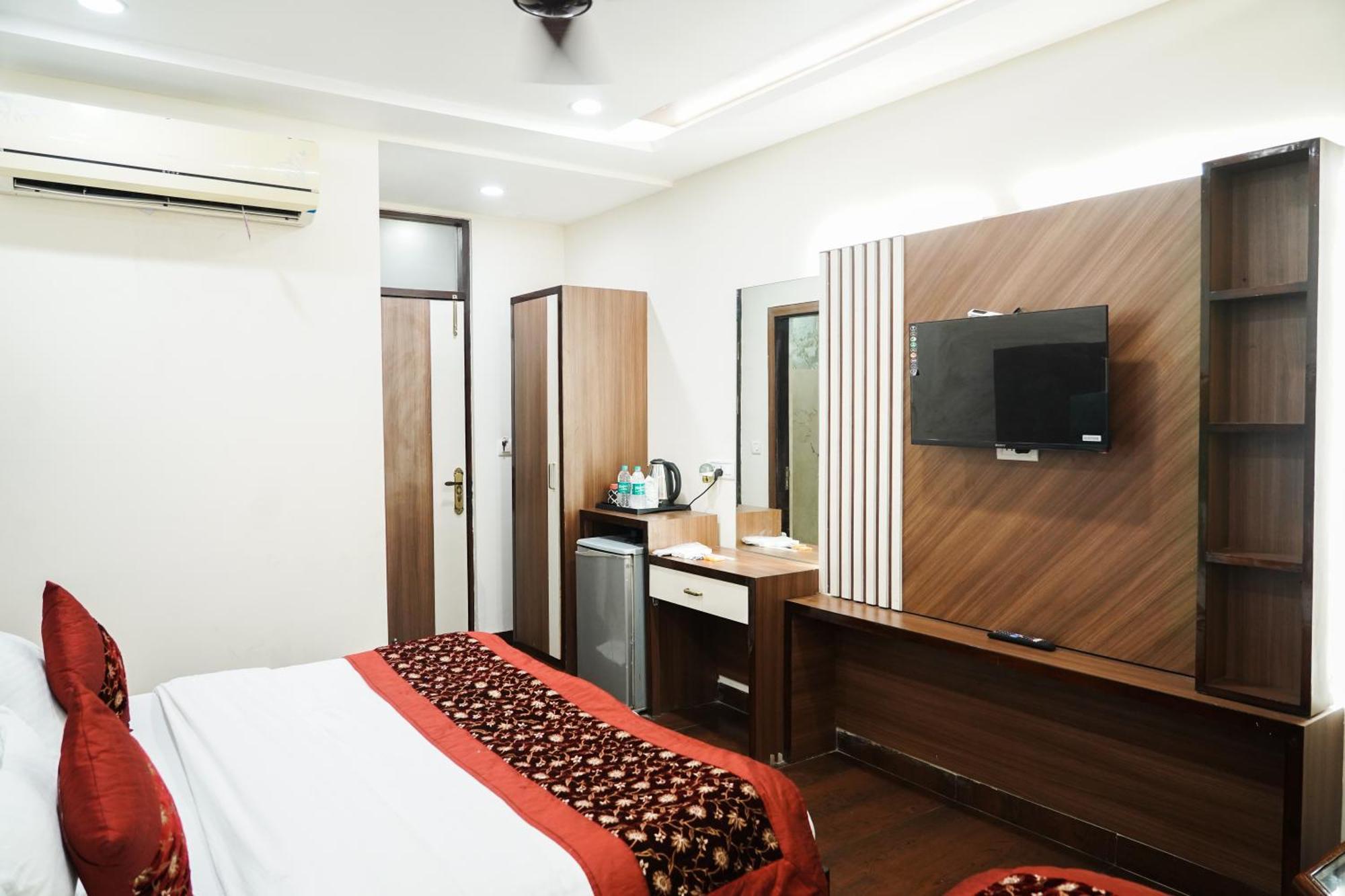 Hotel Batra Home Nizamuddin ニューデリー エクステリア 写真
