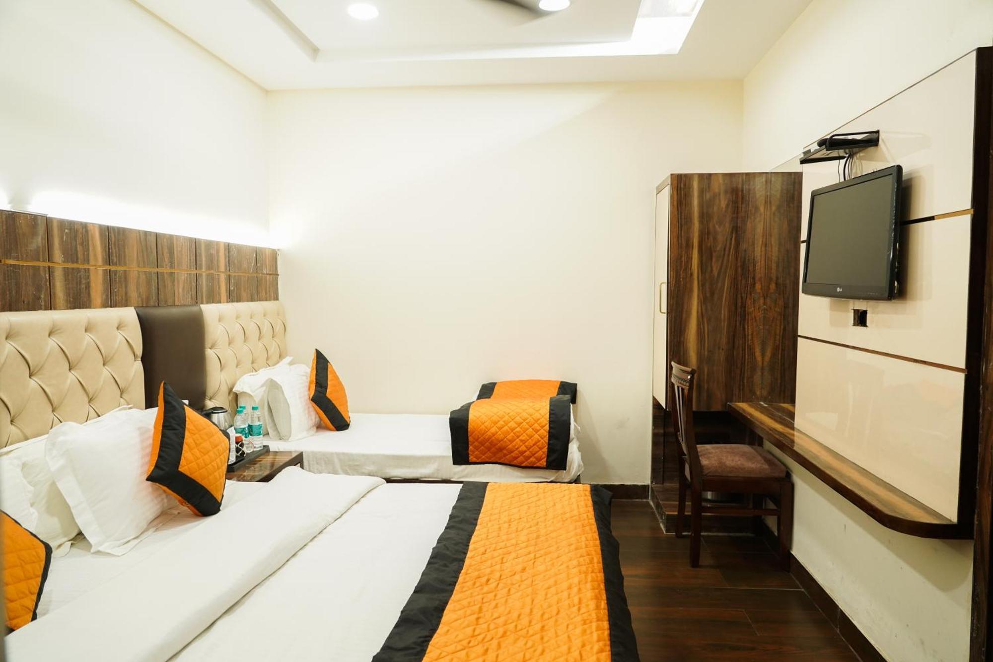 Hotel Batra Home Nizamuddin ニューデリー エクステリア 写真