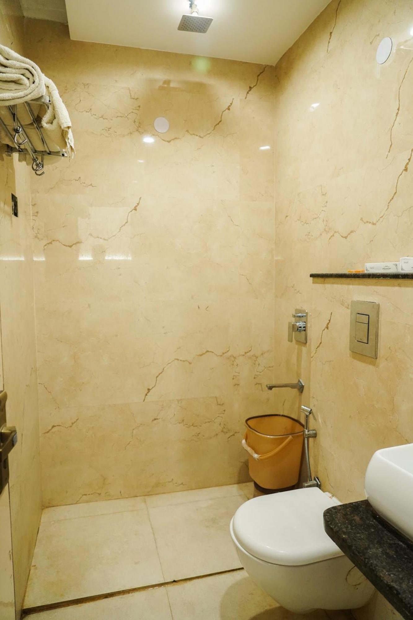Hotel Batra Home Nizamuddin ニューデリー エクステリア 写真