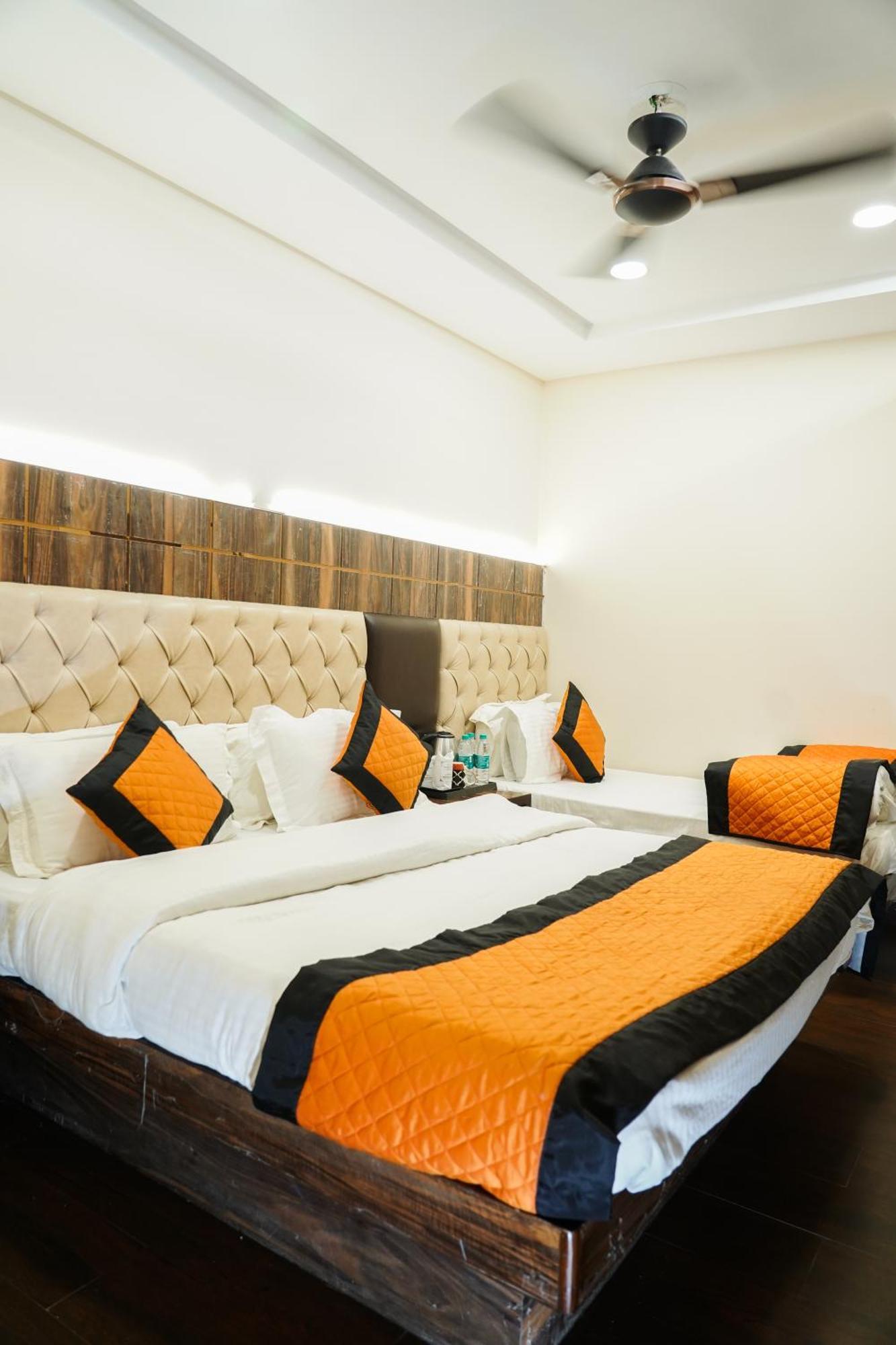 Hotel Batra Home Nizamuddin ニューデリー エクステリア 写真