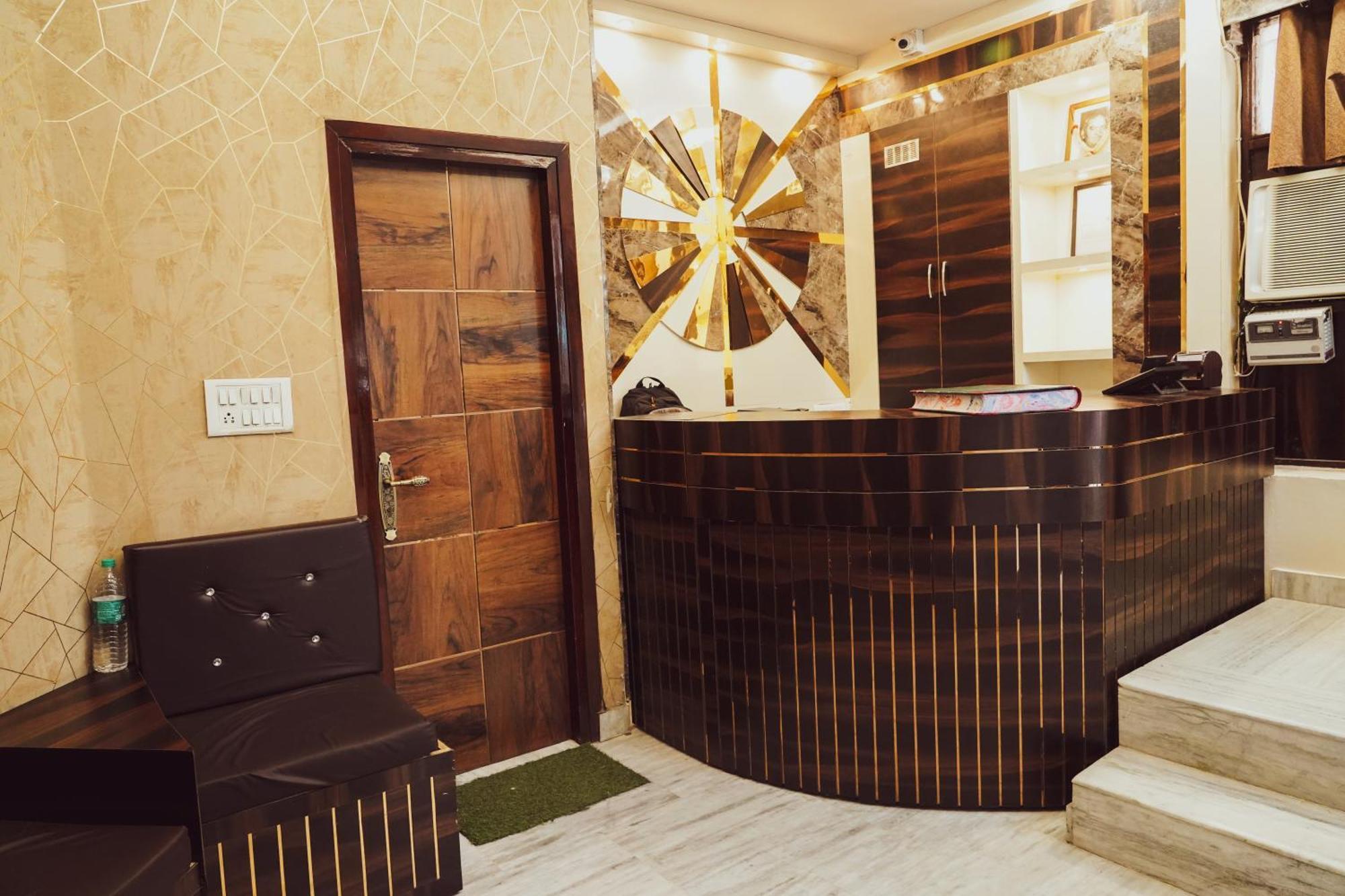 Hotel Batra Home Nizamuddin ニューデリー エクステリア 写真